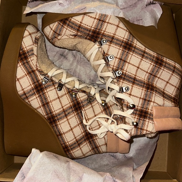Jessica simpson maxwell plaid combo wedge boots. - Picture 6 of 10
